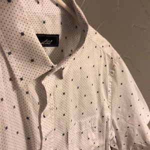 Men’s Coastal brand button up short sleeve